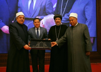 بحضور الأمين العام والأمين العام المساعد ووكيل الأزهر.. بيت العائلة المصرية يُكرّم الأستاذ الدكتور محمد شامة والأستاذ الدكتور محمد أبو زيد الأمير بالمركز الثقافي القبطي الأرثوذكسي