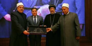 بحضور الأمين العام والأمين العام المساعد ووكيل الأزهر.. بيت العائلة المصرية يُكرّم الأستاذ الدكتور محمد شامة والأستاذ الدكتور محمد أبو زيد الأمير بالمركز الثقافي القبطي الأرثوذكسي