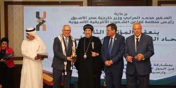 تكريم نيافة الأنبا إرميا خلال المؤتمر الثالث لاتحاد الإعلاميين الأفريقي الآسيوي تقديرًا لدوره الإعلامي